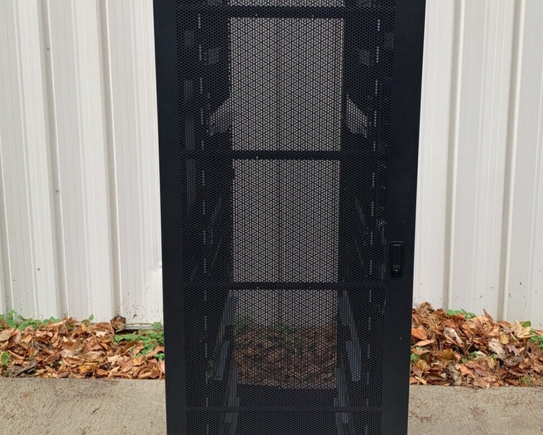 IBM NetBAY 9308 42U Enterprise Server Cabinet Rack 42S w/ Keys and Side Panels