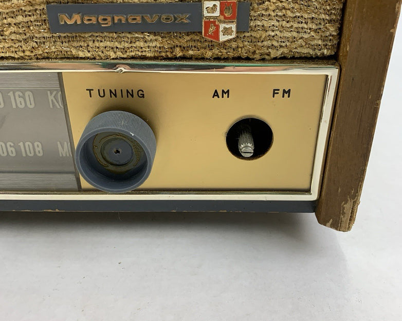 Magnavox FM040 Wood Cabinet Hi-Fi AM/FM Radio