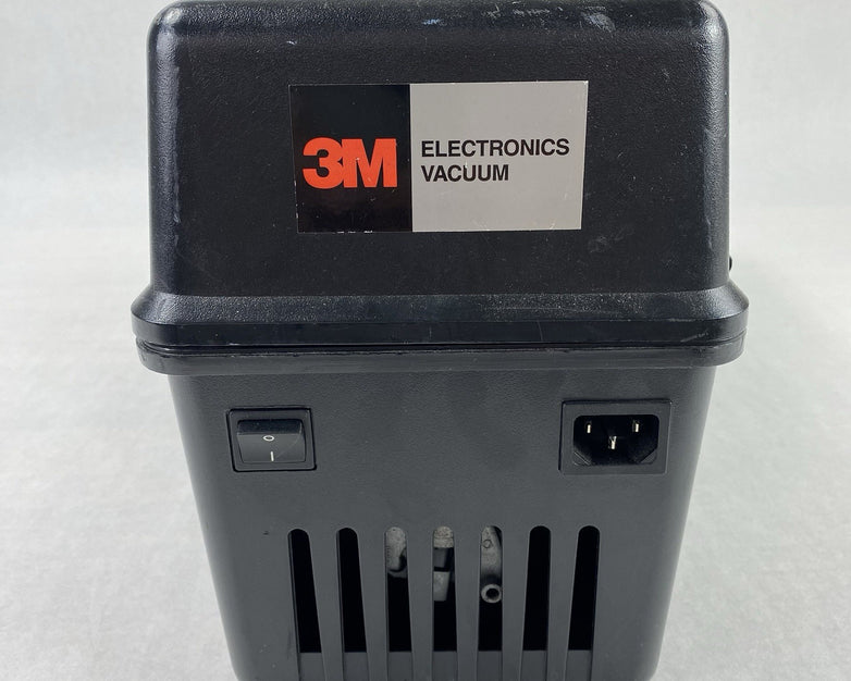 3M Model 497 Portable Electronics Service Vacuum No Power Cord No Attachments