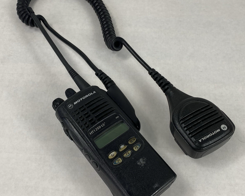 Motorola HT1250 LS + AAH25RDH9DP7AN Two Way Radio with Battery and Mic Untested