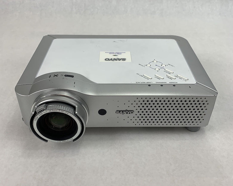 Sanyo PLC-XU86 LCD Projector – Parts or Repair No Lamp