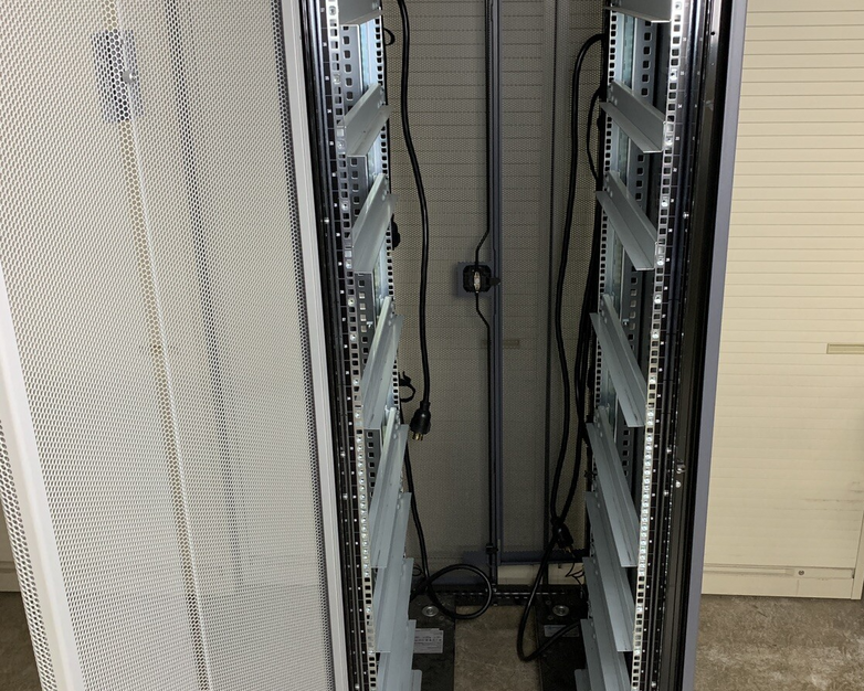 NETAPP NAC-0501 Server Rack Cabinet Unlocked No Keys