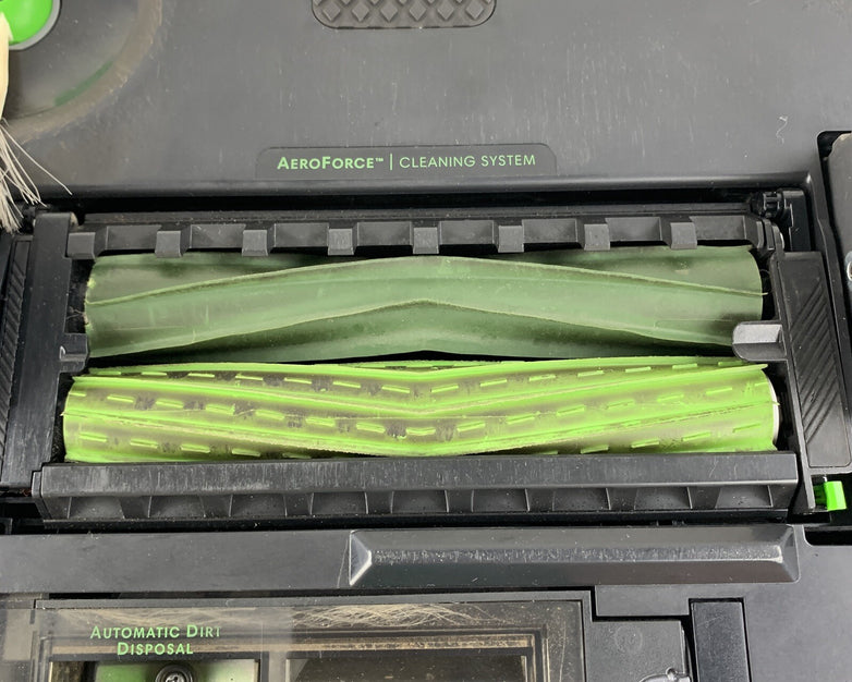 iRobot Roomba i1 Robot Vacuum Powers on For Parts and Repair