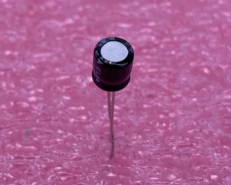 ELNA 16V 22µF Electrolytic Capacitor (Lot of 24)