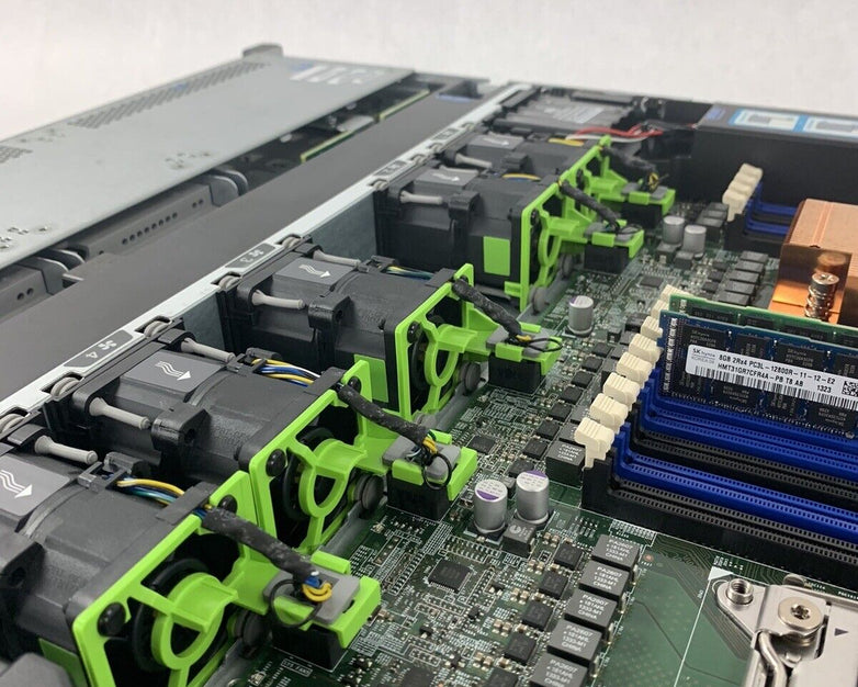 Cisco-UCS UCSC-C220-M3S Server Xeon E5-2609 2.4 GHz 16 GB RAM No HDD No OS