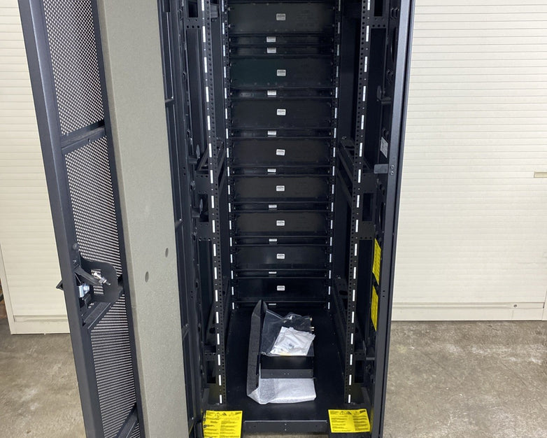 IBM 45D3122 36U Rack IT Network Server Cabinet