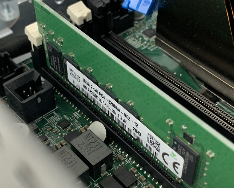 Dell EMC Poweredge R530 2x Xeon E5-2620v3 2.4 GHz 32 GB Ram No OS No HDD No PSUs