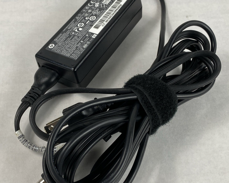 HP Spare Part No. 677774 65W 19.5V 3.33A AC Adapter Large Tip (Lot of 5)