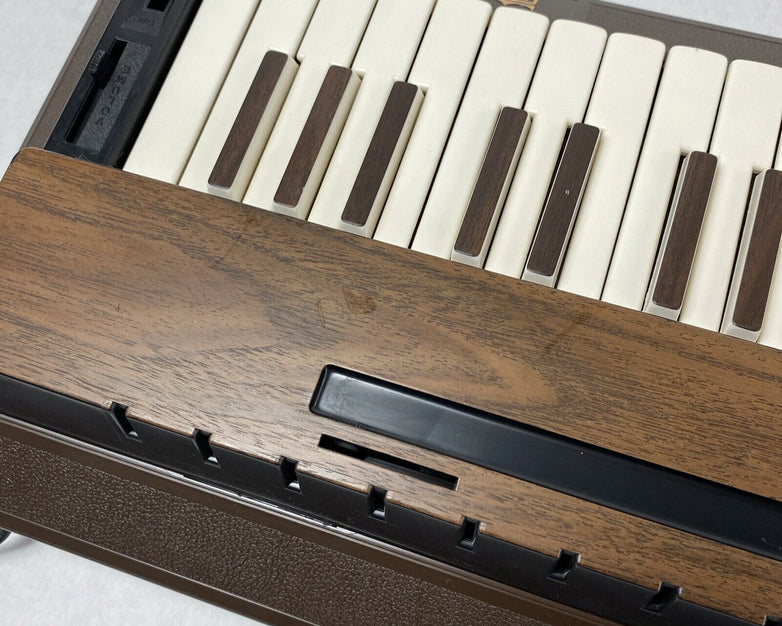 Vintage GTR 3751 16 Chord 3 Octave Electric Organ