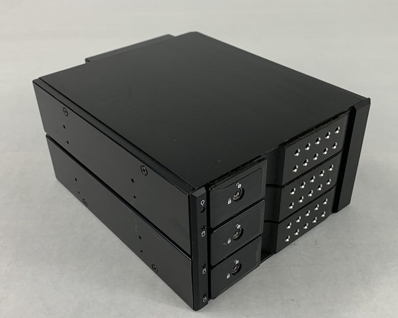 iStarUSA BPN-DE2300SS-Black 3 Tray HDD Black Hot-Swap Rack