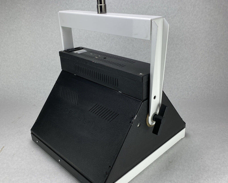 VIDESSENCE AA311471 16"X16" Studio Light with Honeycomb Grid and Grid Clamp