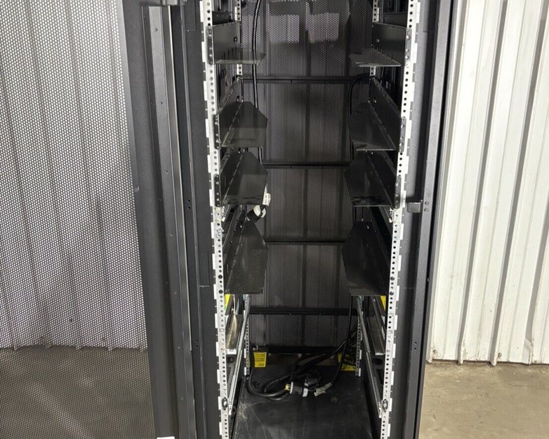 IBM 7014/7015/7017 00P1896 36U Server Rack Cabinet Missing Side Panel