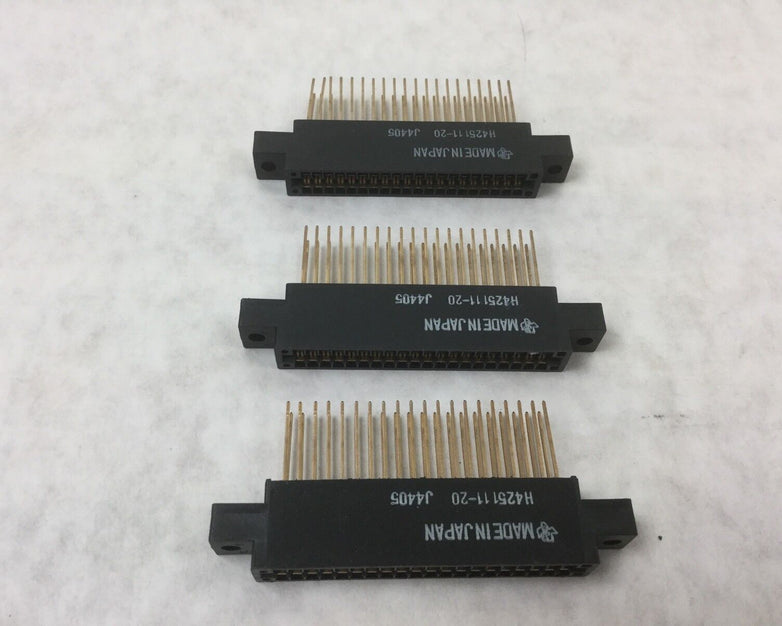 Texas H425111-20 Connector Receptacle, (Lot of 3)