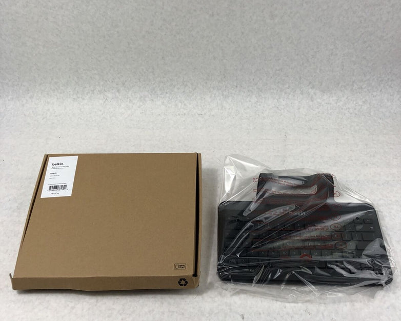 Belkin Model B2B131 Wired Keyboard With Stand for iPod With Box