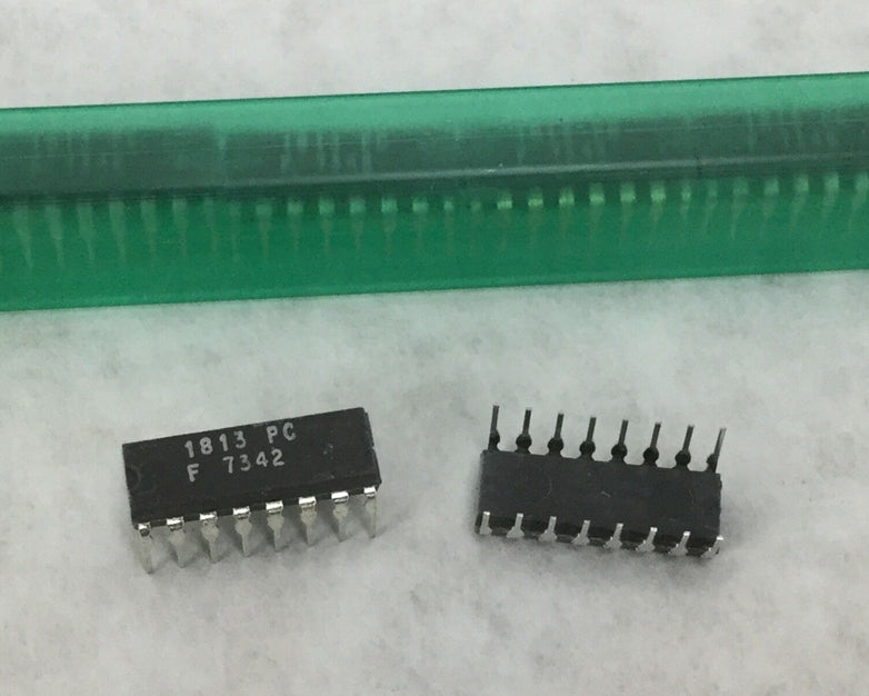 FAIRCHILD 1813 PC 16-Pin Dip Integrated Circuit Lot of 15