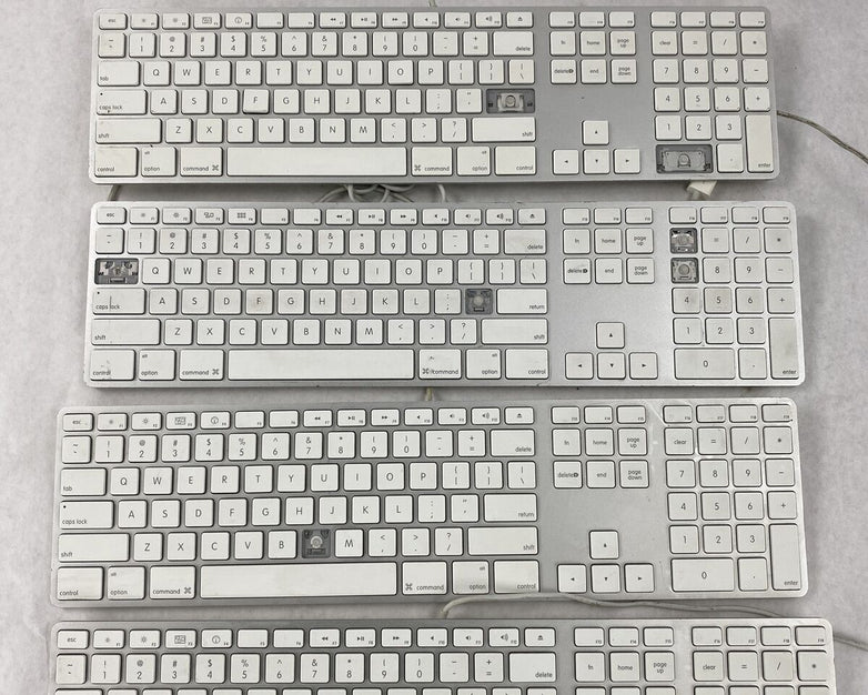 FOR PARTS Apple A1243 Wired USB MB110LL/A Keyboard w/ Genuine OEM Key Covers