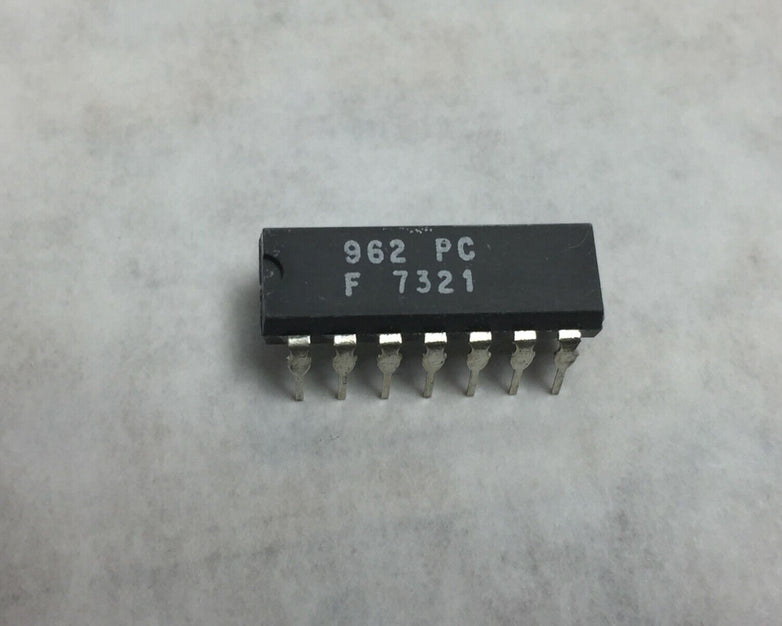 Fairchild 962 PC Integrated Circuit Lot of 7 NOS