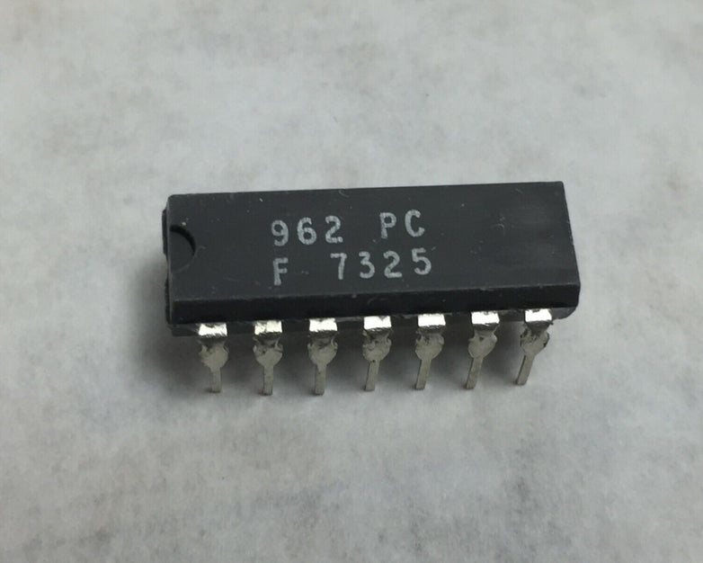 Fairchild 962 PC Integrated Circuit Lot of 6 NOS