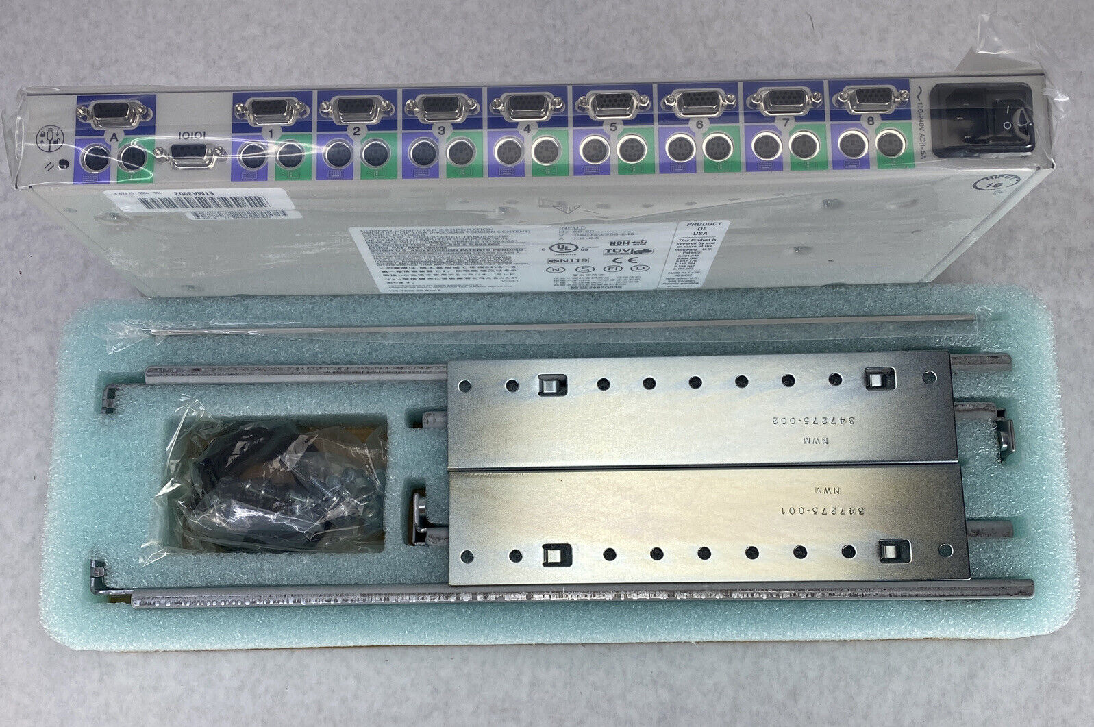 Compaq 400337-001 1X8-PORT KVM Switch