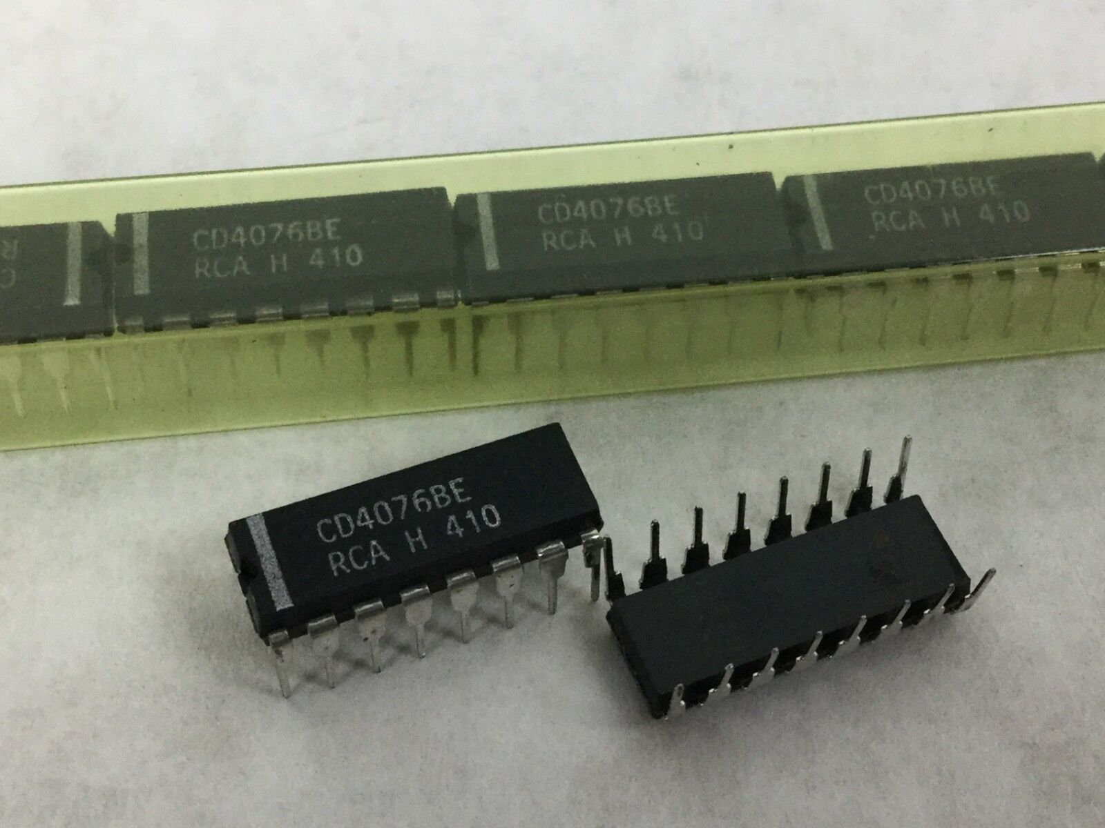 Genuine RCA CD4076BE 16-Pin Dip Integrated Circuit  Lot of 24