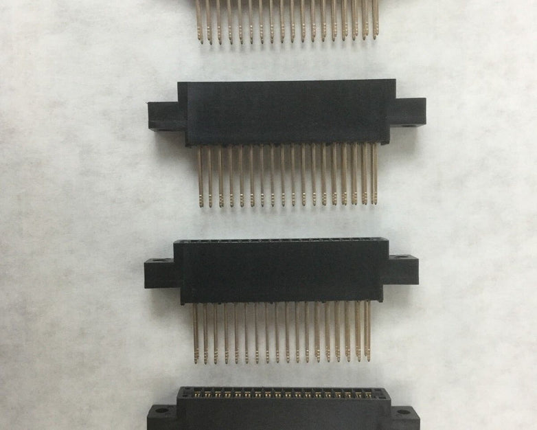 Texas H425111-18 (J6095) Connector Receptacle, (Lot of 4)