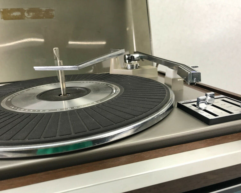 RCA VM6025W Stereo 8 Track Radio Turntable Record Player