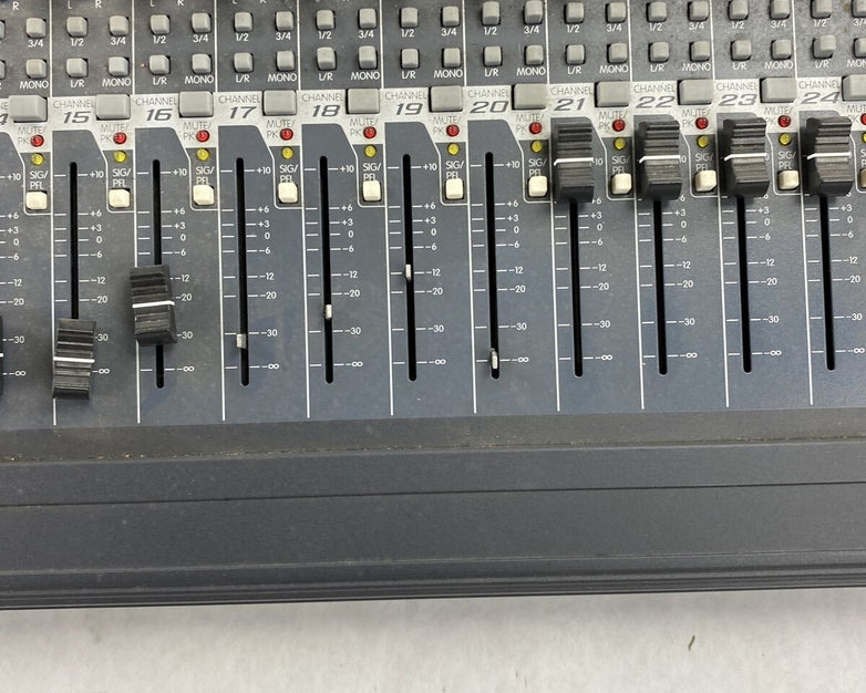 Peavey RQ 4324C Mixer-Pro Mixing Board Console