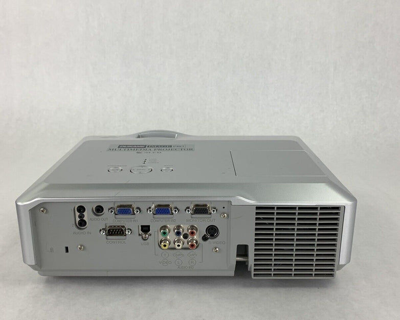 Hitachi CP-X300 3LCD Projector Conference 1080i HDMI LAMP W/ 330 Lamp Hours