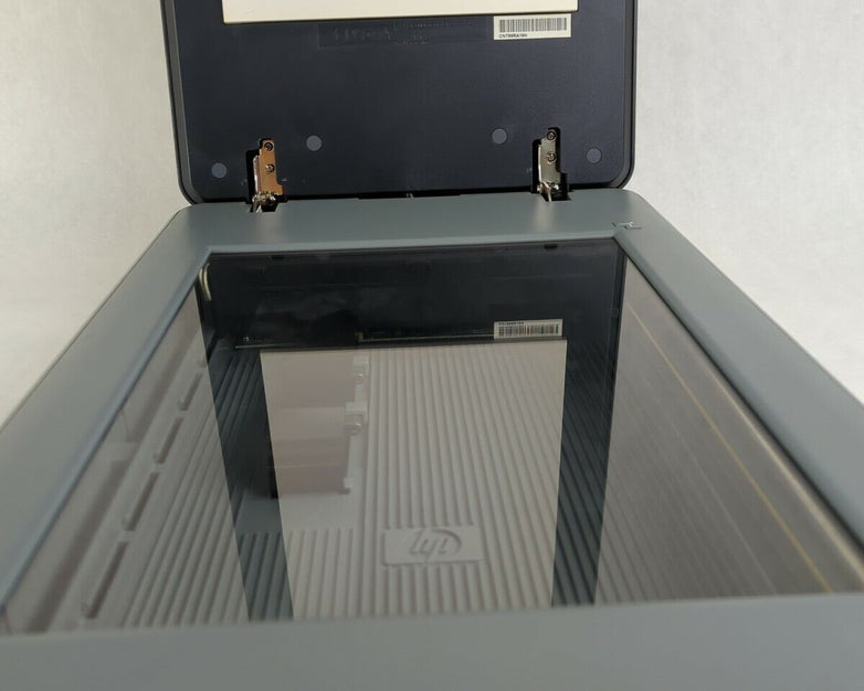 HP ScanJet G4050 Flatbed Photo Document Scanner - No Power Adapter
