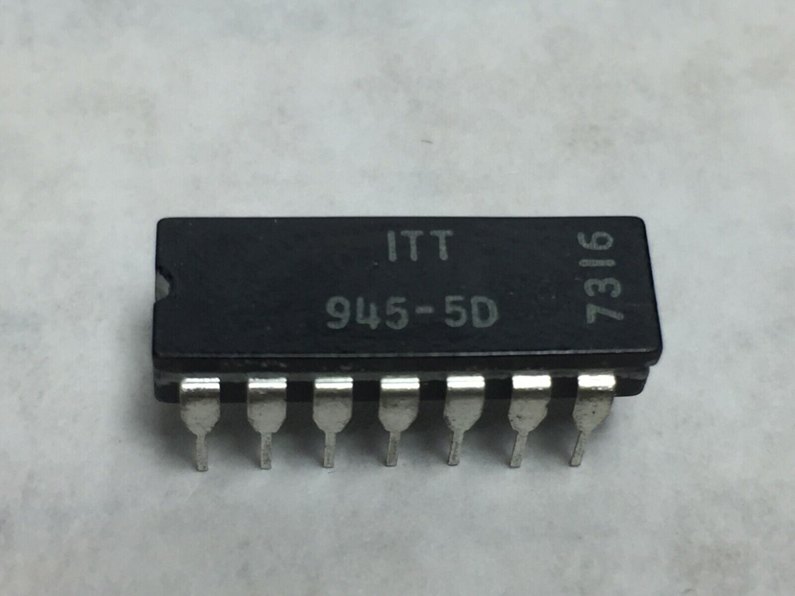 ITT 945-5D Integrated Circuits  Lot of 6 NOS