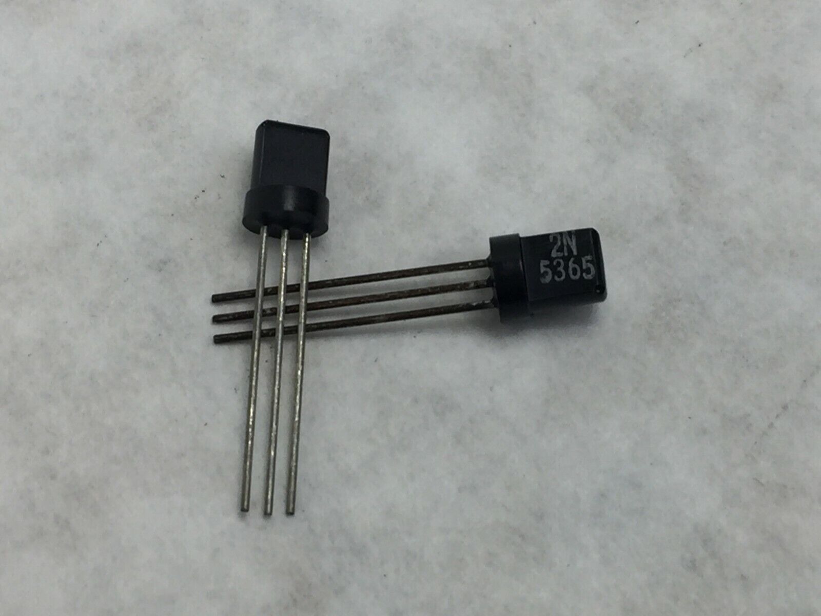 (23)  2N5365 PNP Transistor T0-92  Lot of 23