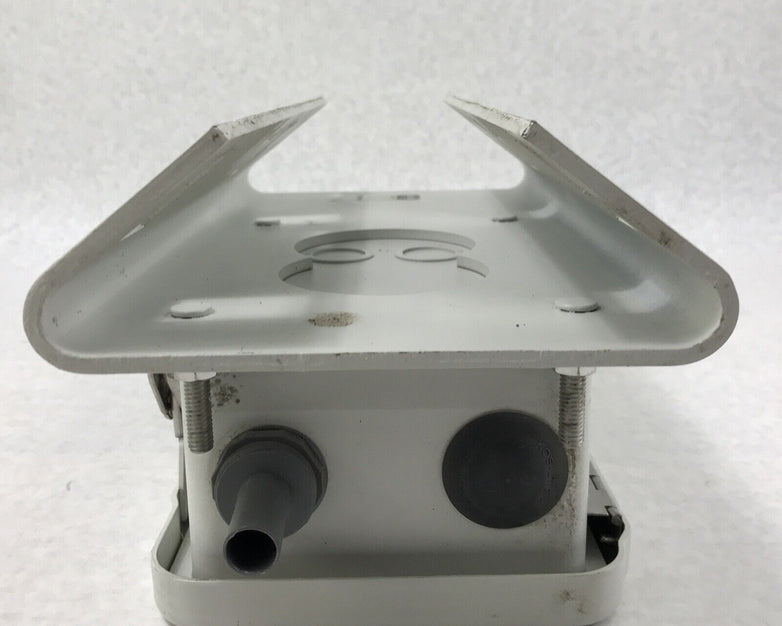 Pelco PA402 Pole Adapter for LWM41 or IWM Mount w/ Power Supply WCSL-4