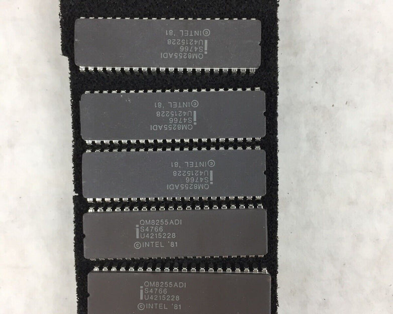 Intel QM8255ADI - S4766 - U4215228 - Integrated Circuit - Lot of 12