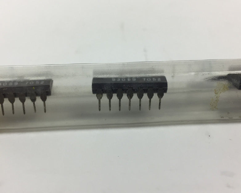 Unbranded F DTPL 93056 7052 14-Pin DIP Lot of 13