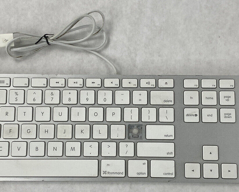 FOR PARTS Apple A1243 Wired USB MB110LL/A Keyboard w/ Genuine OEM Key Covers