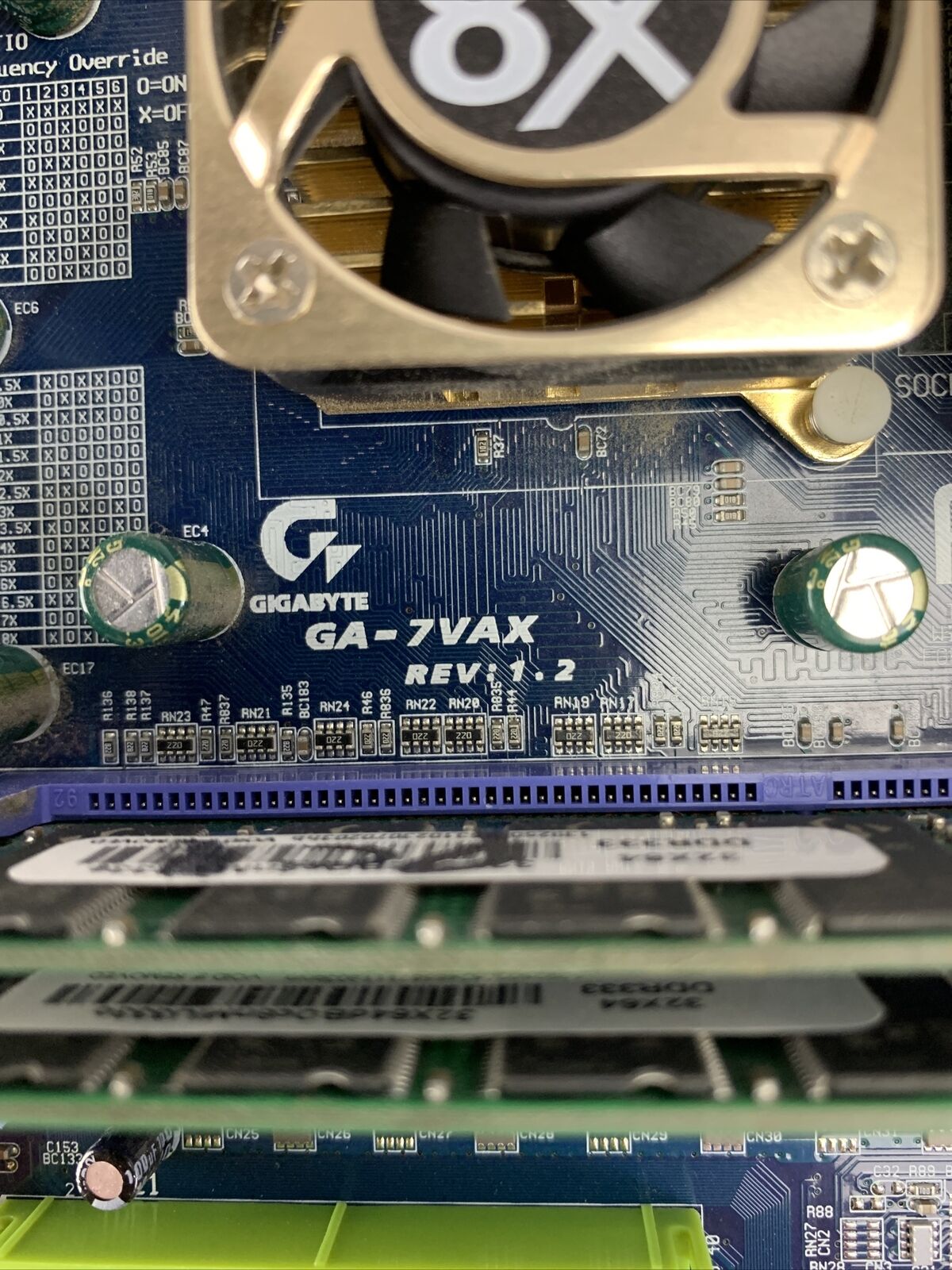 Gigabyte GA-7VAX MB AMD Athlon XP 2000+ 1.66GHz 256MB RAM w/shield Bad Caps
