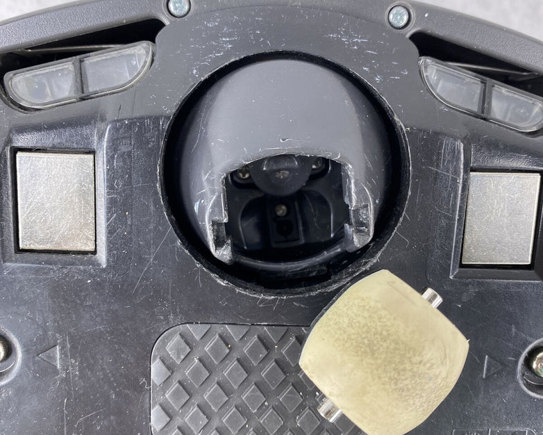 iRobot Roomba 650 Vacuuming Robot No Charging Dock BAD BATTERY