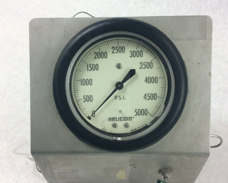 Helicoid 2314 Pressure Gauge 5000 P.S.I. w/ Bracket