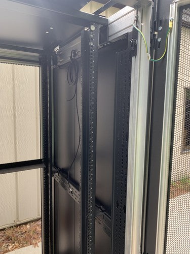 Emerson Knurr DCM Server Rack 42U 78"-48"-28"
