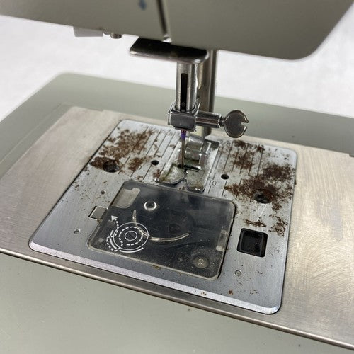 Singer 4452 Heavy Duty Sewing Machine With Pedal - For Parts or Repair