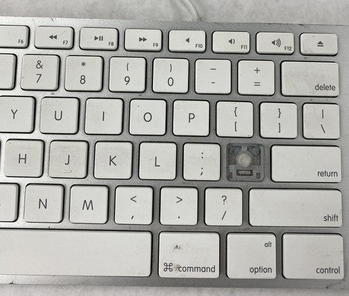 FOR PARTS Apple A1243 Wired USB MB110LL/A Keyboard w/ Genuine OEM Key Covers