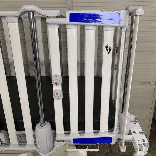 Stryker Cub FL19H Pediatric Crib with Mattress No Handles on Doors No Scale
