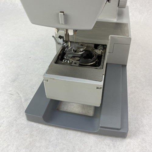 Singer 4423 Heavy Duty Sewing Machine With Pedal - For Parts or Repair