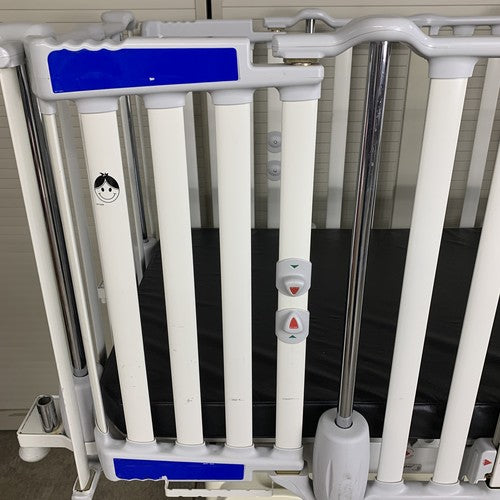 Stryker Cub FL19H Pediatric Crib with Mattress No Handles on Doors