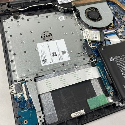 HP 255 G7 15.6" Ryzen 3 2200U 2.50 GHz 8 GB RAM No SSD/OS/AC - Scratched