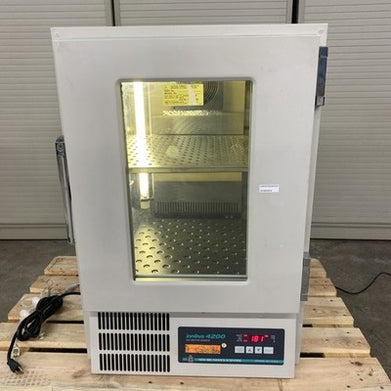 New Brunswick Scientific Innova 4200 Incubator Shaker M1233-0004