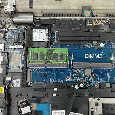 Dell Latitude 5520 15.6" i5-1135G7 2.40GHz 8GB RAM No SSD/OS/AC/Batt - Bad Port