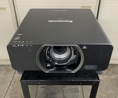 Panasonic PT-DZ10KU WUXGA DLP Lamp Projector Bad Lamp 1 - No Lens No Remote