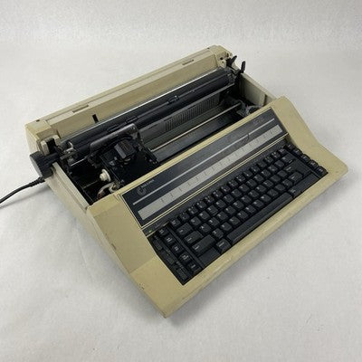Nakajima AE-710 Electronic Typewriter Power Tested No AC Adapter Missing Lid