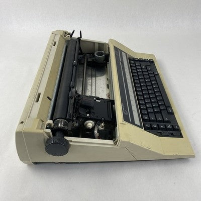 Nakajima AE-710 Electronic Typewriter Power Tested No AC Adapter Missing Lid